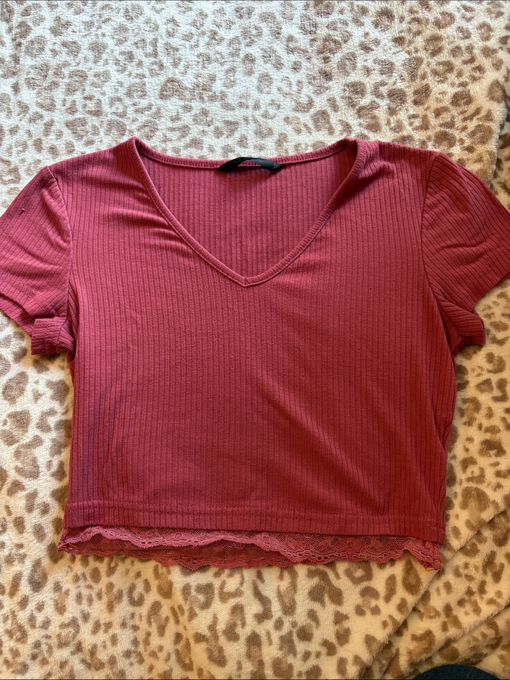 SHEIN Ribbed V-Neck Lace-Hem Crop Top in Rose